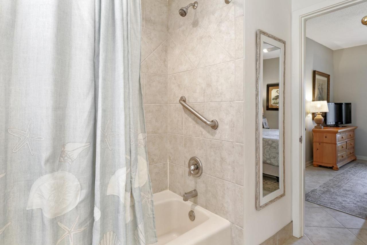 606 Barrington Park Villa