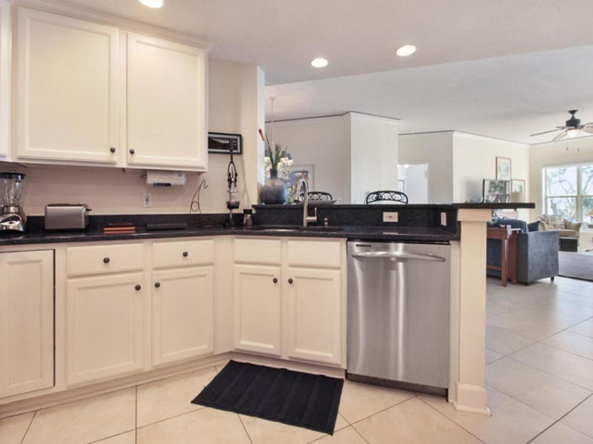 6205 Hampton Place *