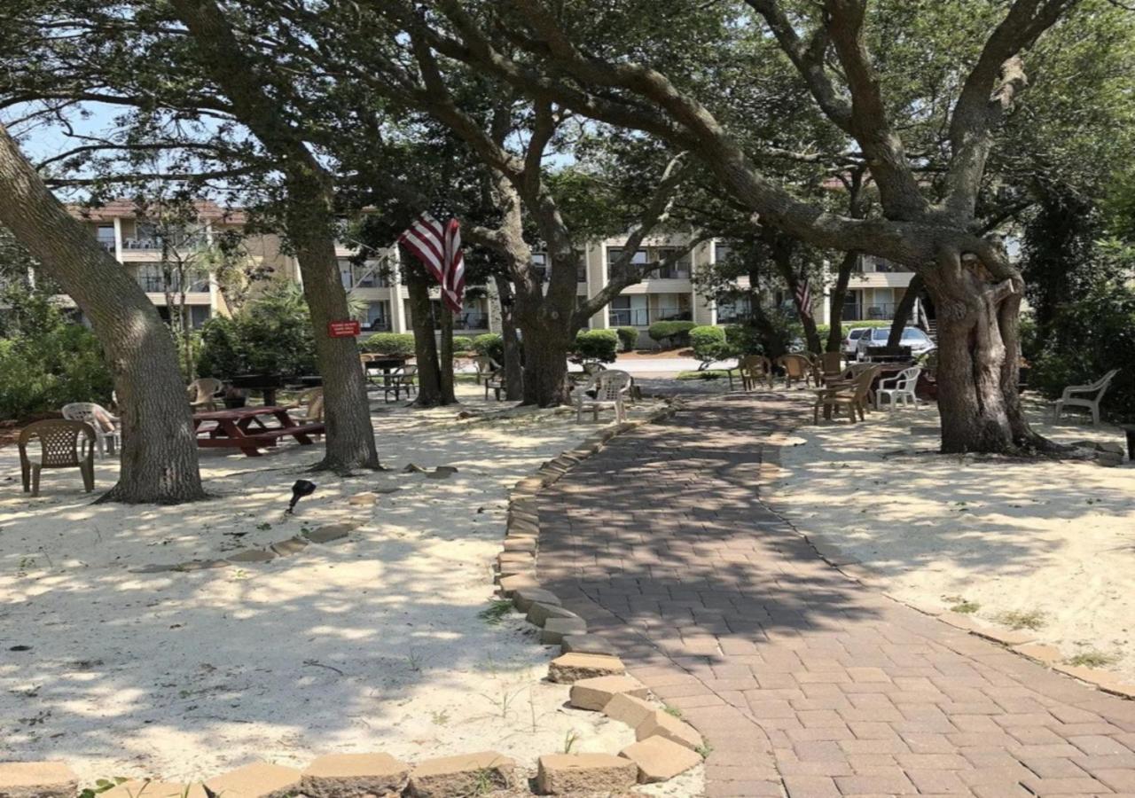 Luxury Beach With Amazing Amenities Biggest Pool On Hhi Beach Tennis Apartment *