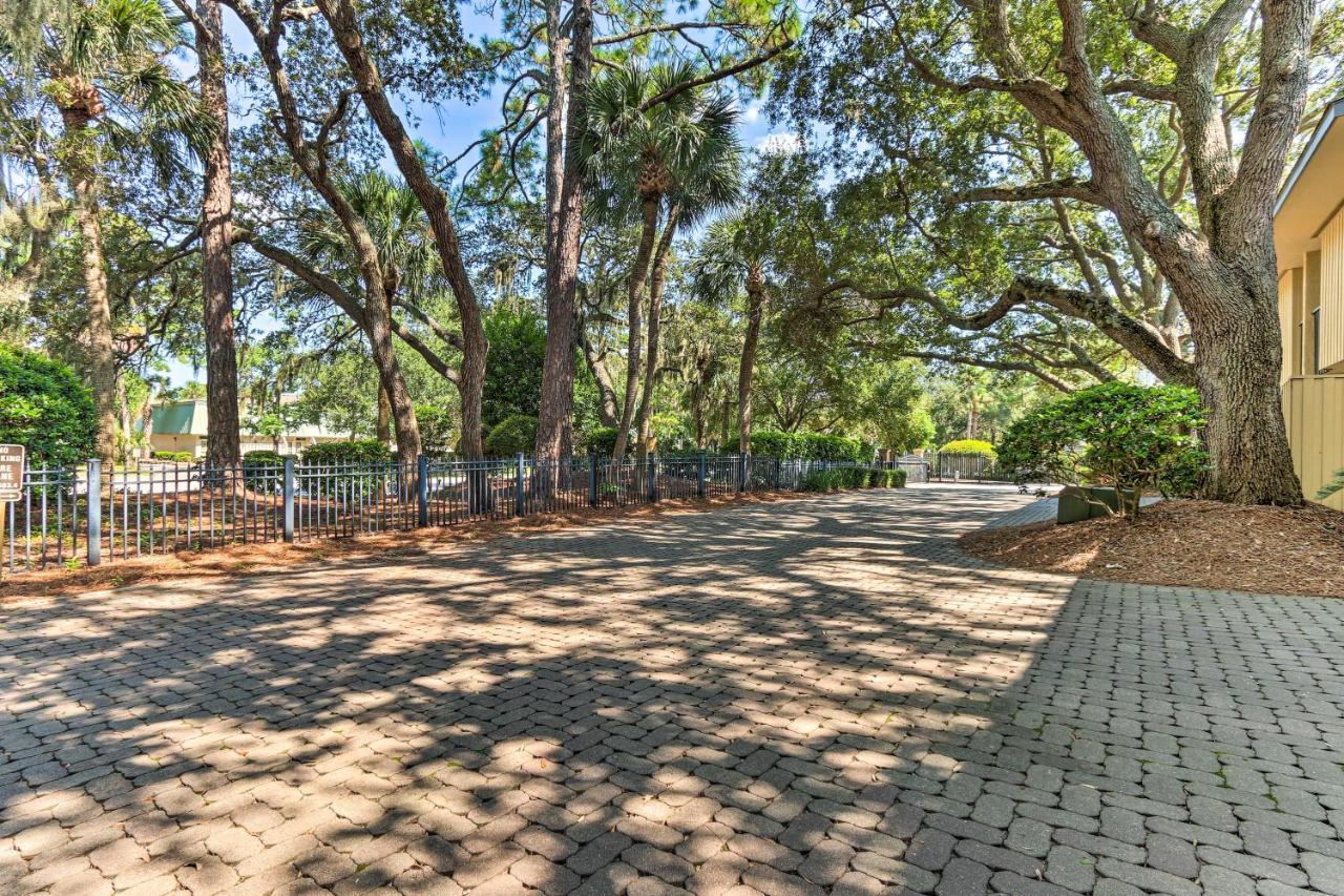 Vintage About 1 Mi To Beach! Apartment