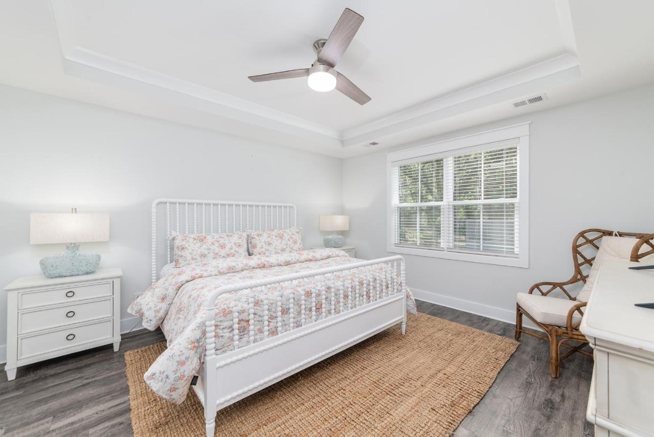 Luxury House W/ Backyard Oasis. Heated Pool. Holiday home Hilton Head Island