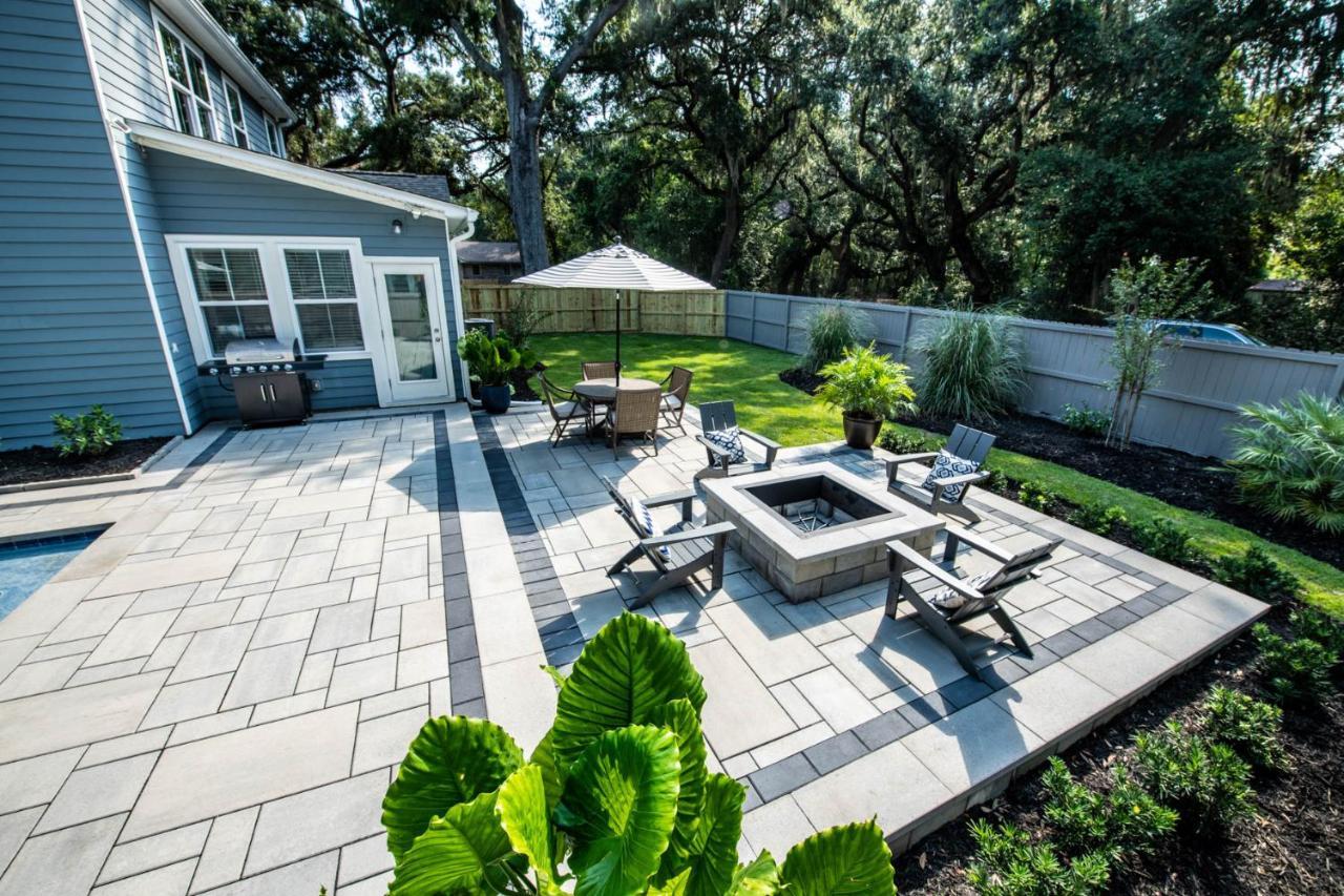 Luxury House W/ Backyard Oasis. Heated Pool. Holiday home