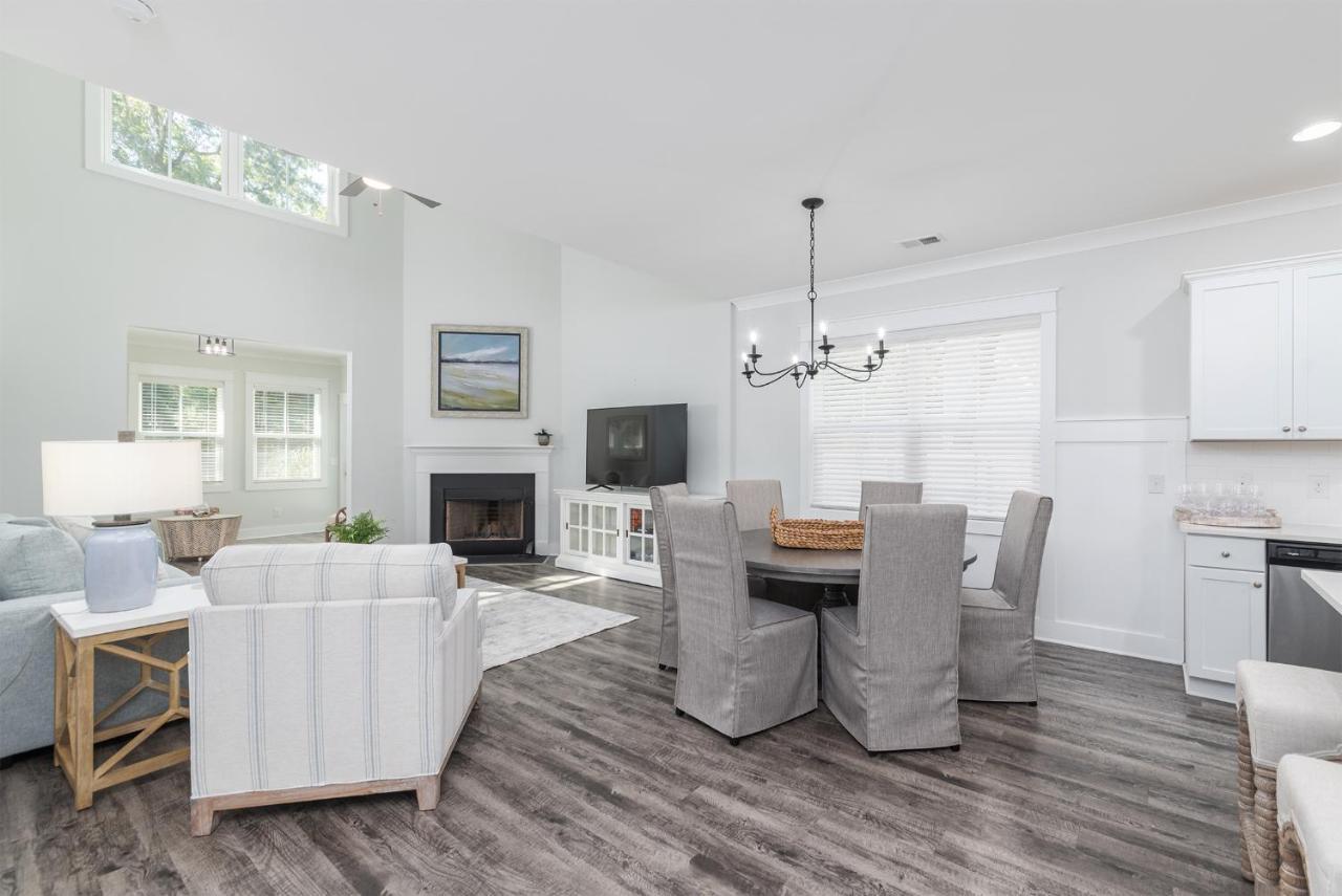 Luxury House W/ Backyard Oasis. Heated Pool.