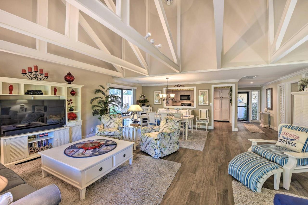 Villa Palmetto Dunes With Deck And Lagoon Views!