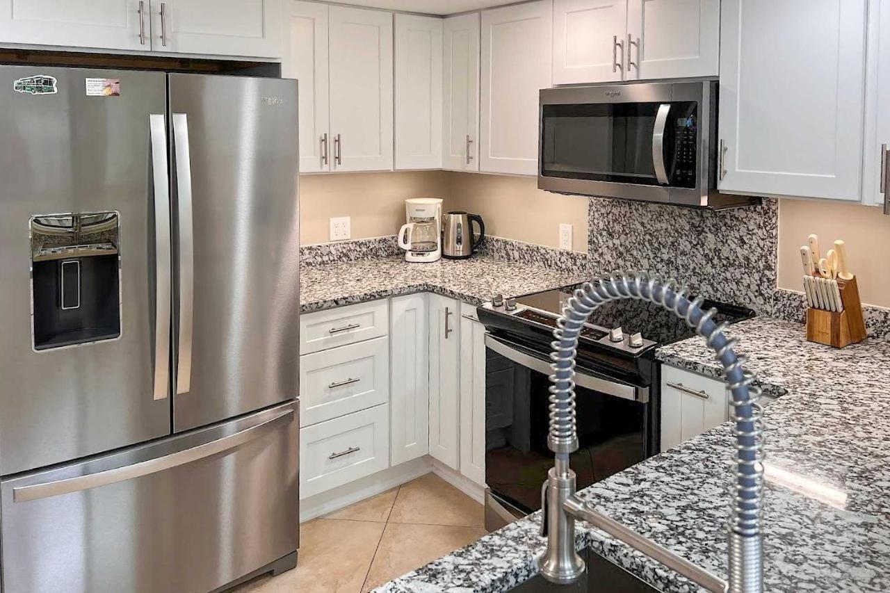 Pebble Townhome With Patio Quarter Mile To Ocean! Holiday home