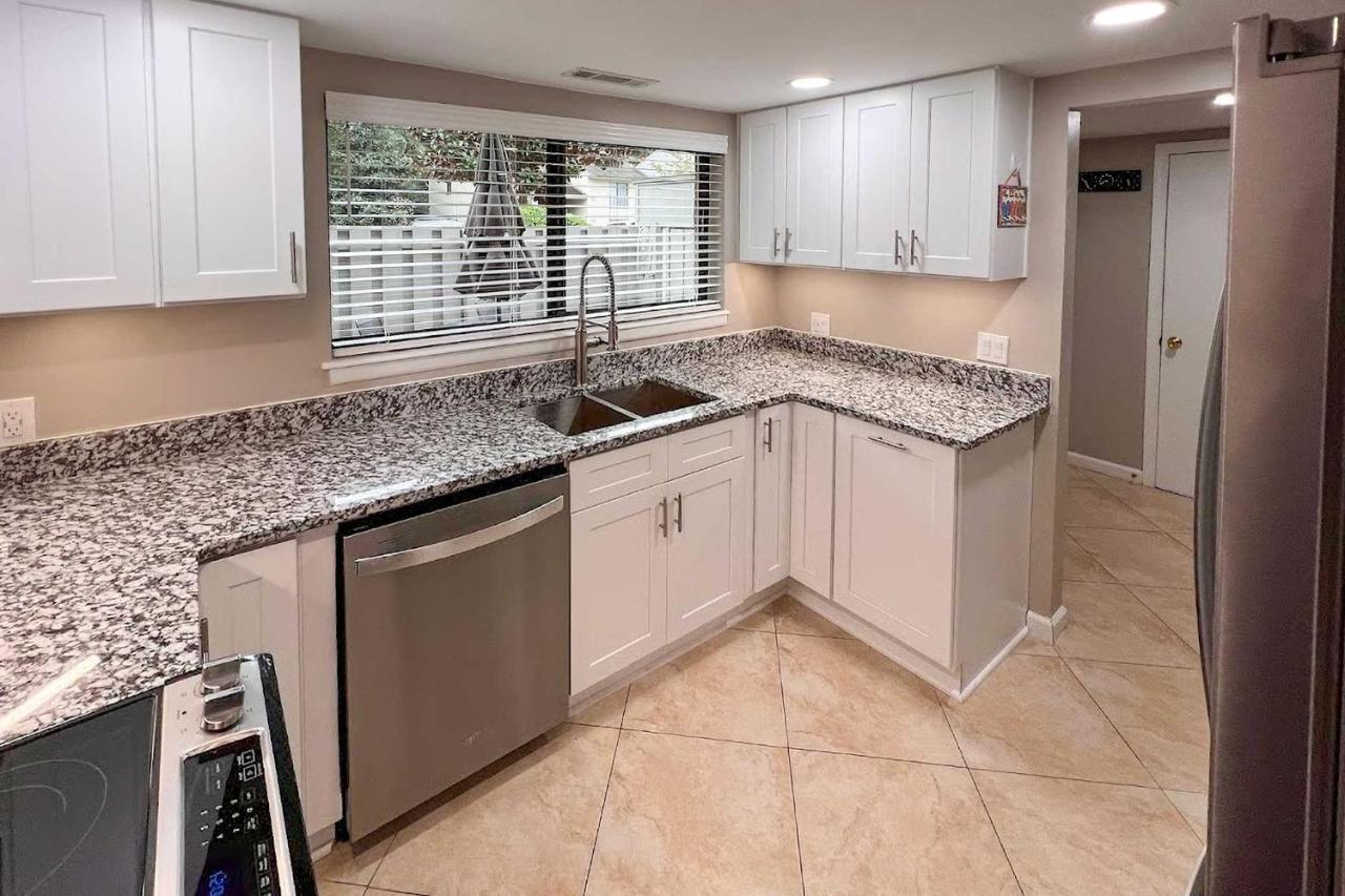 Holiday home Pebble Townhome With Patio Quarter Mile To Ocean!