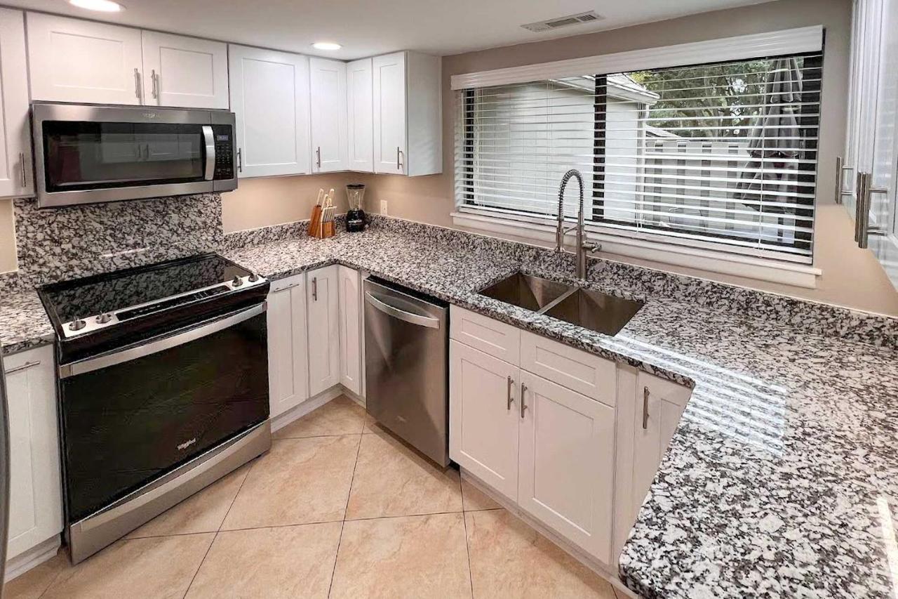 Pebble Townhome With Patio Quarter Mile To Ocean! Holiday home *