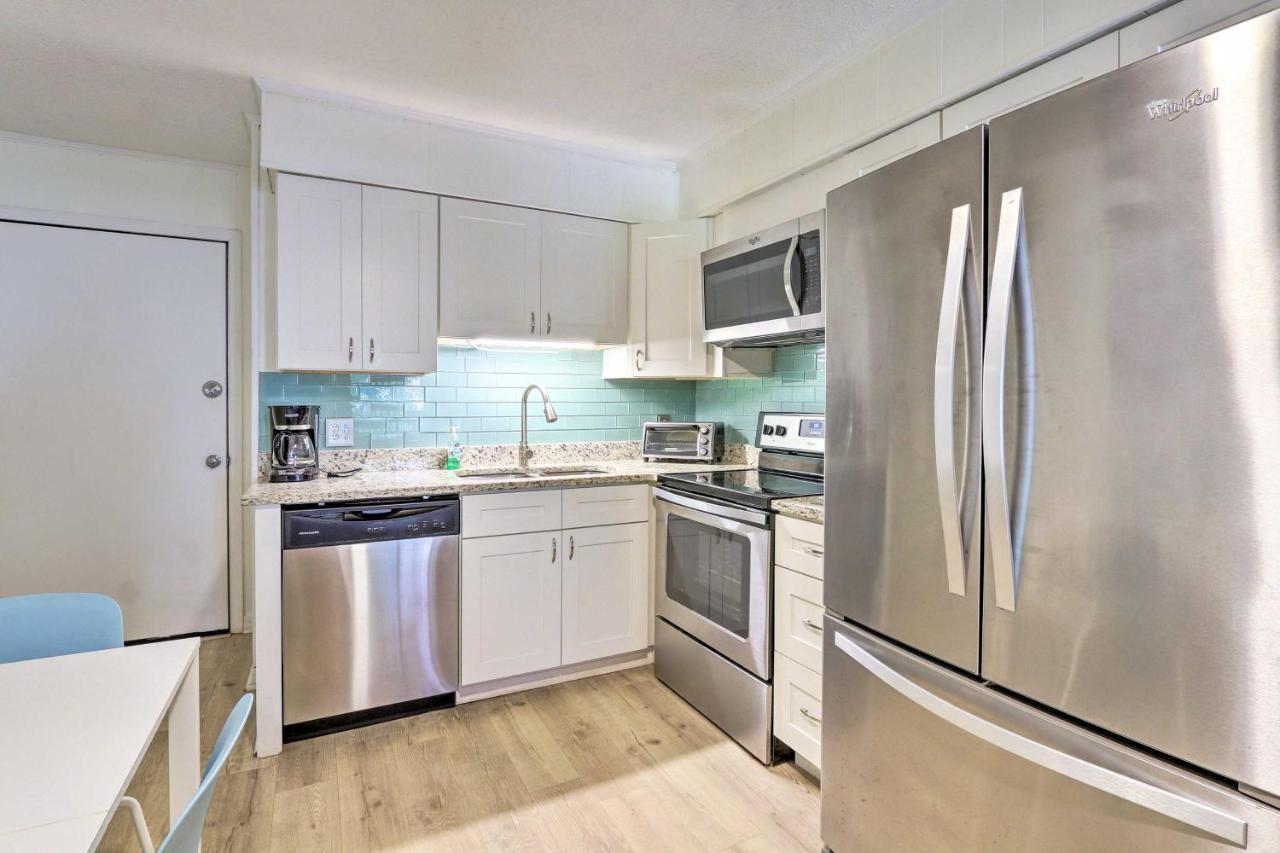 Hilton Head With Covered Balcony And Pool Access Apartment