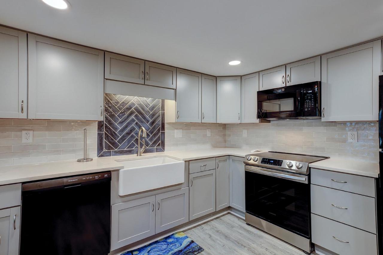 Updated Luxury 3 Bedroom In Shipyard Near The *