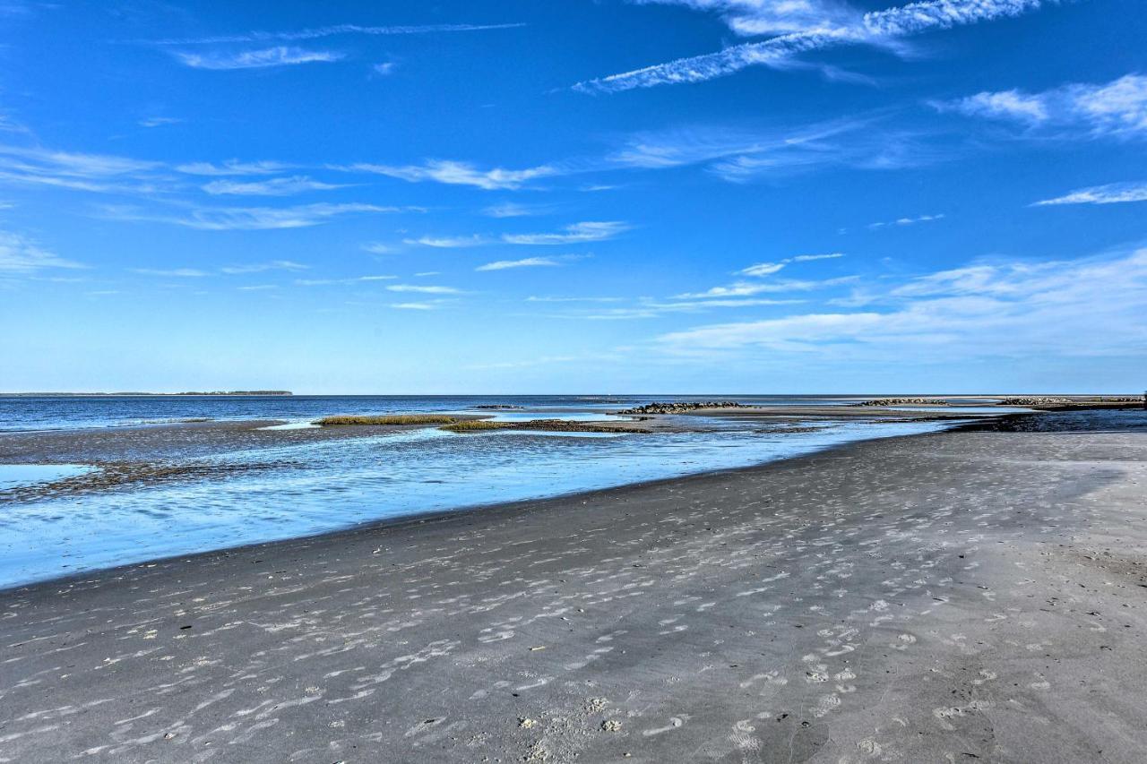 Breezy Hilton Head Getaway 3 Decks And Water Views! Holiday home