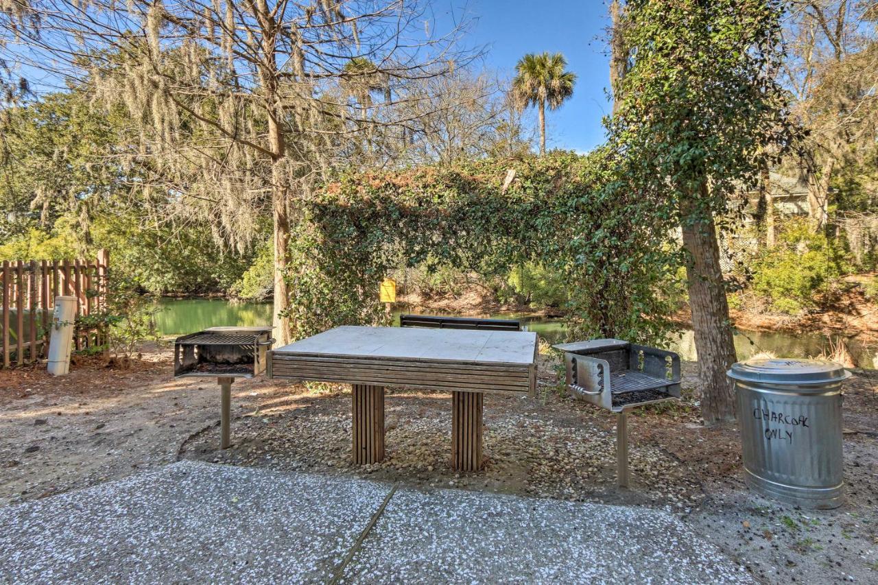 Hilton Head With Covered Balcony And Pool Access Apartment