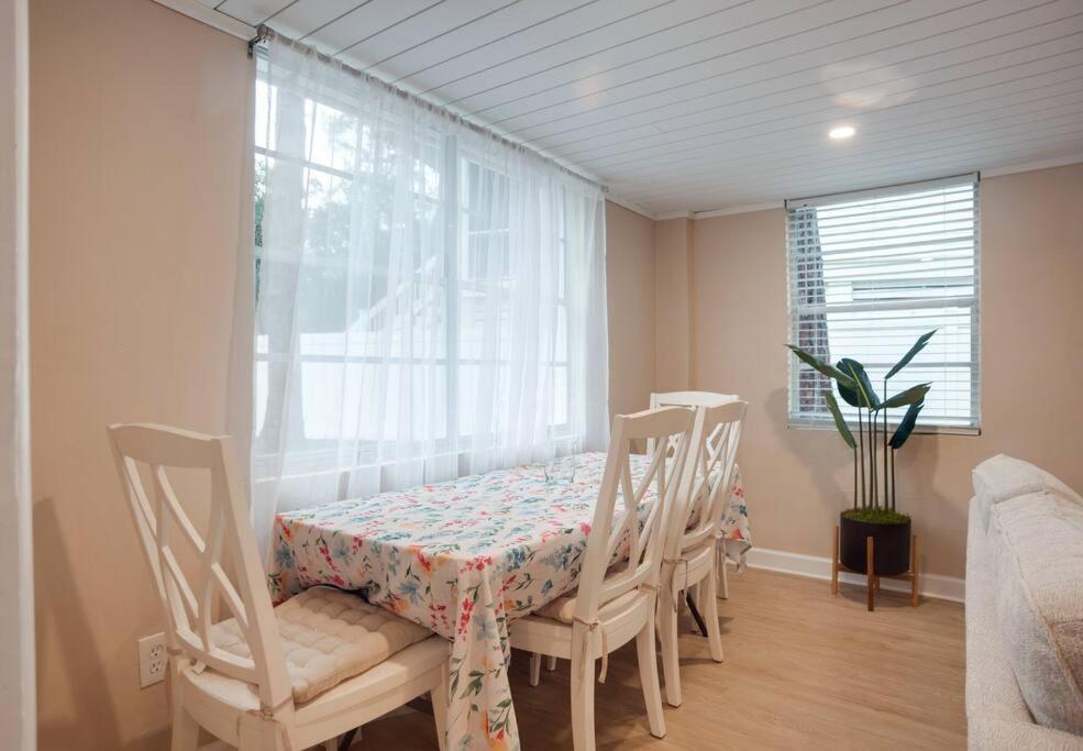 Holiday home Renovated Cottage: 4th Row From The Beach! *