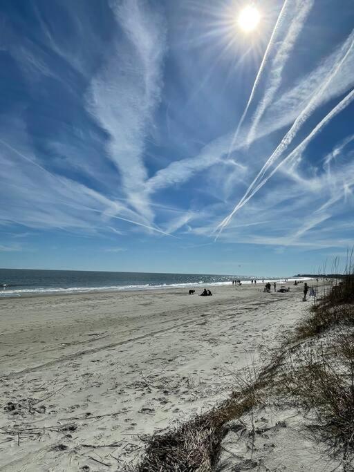 Renovated Cottage: 4th Row From The Beach! * Hilton Head Island
