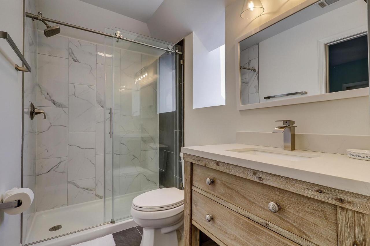 Steps From The 2nd Row Pool & Hot Tub Holiday home