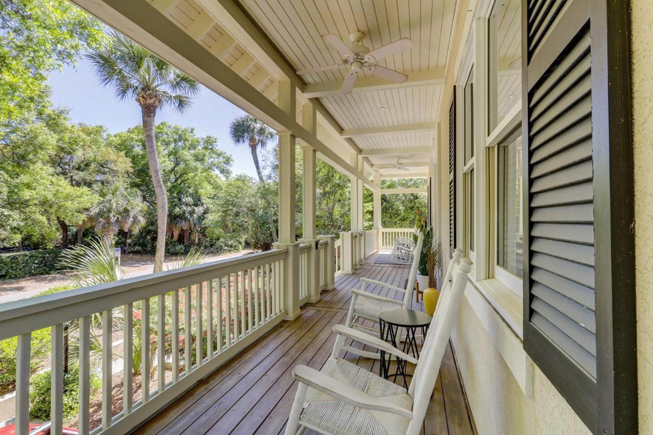 Steps From The 2nd Row Pool & Hot Tub Holiday home *