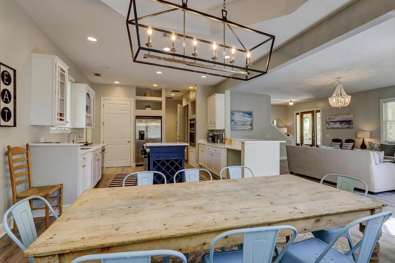 Steps From The 2nd Row Pool & Hot Tub *