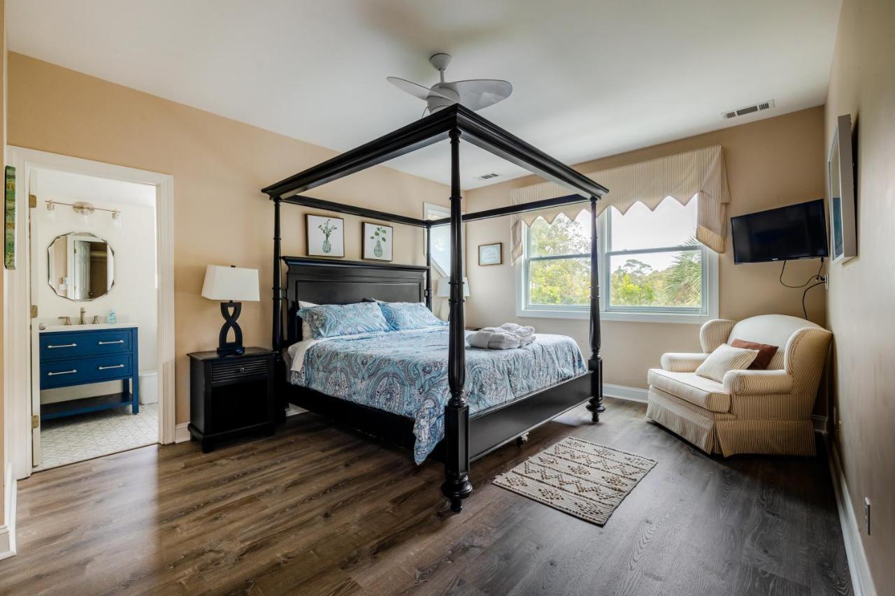Steps From The 2nd Row Pool & Hot Tub *