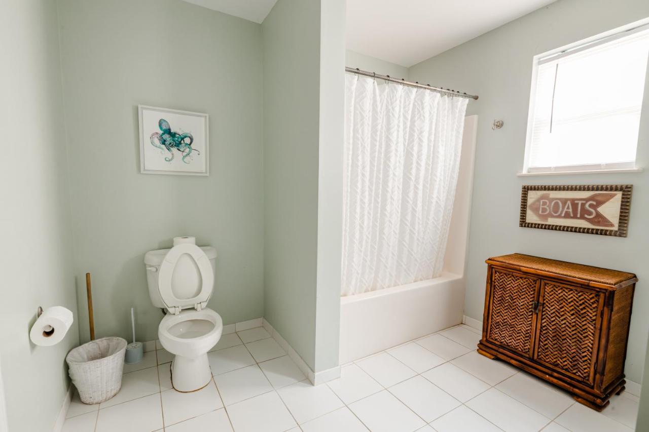 Holiday home Steps From The 2nd Row Pool & Hot Tub