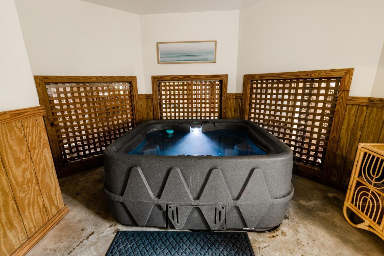 Steps From The 2nd Row Pool & Hot Tub *