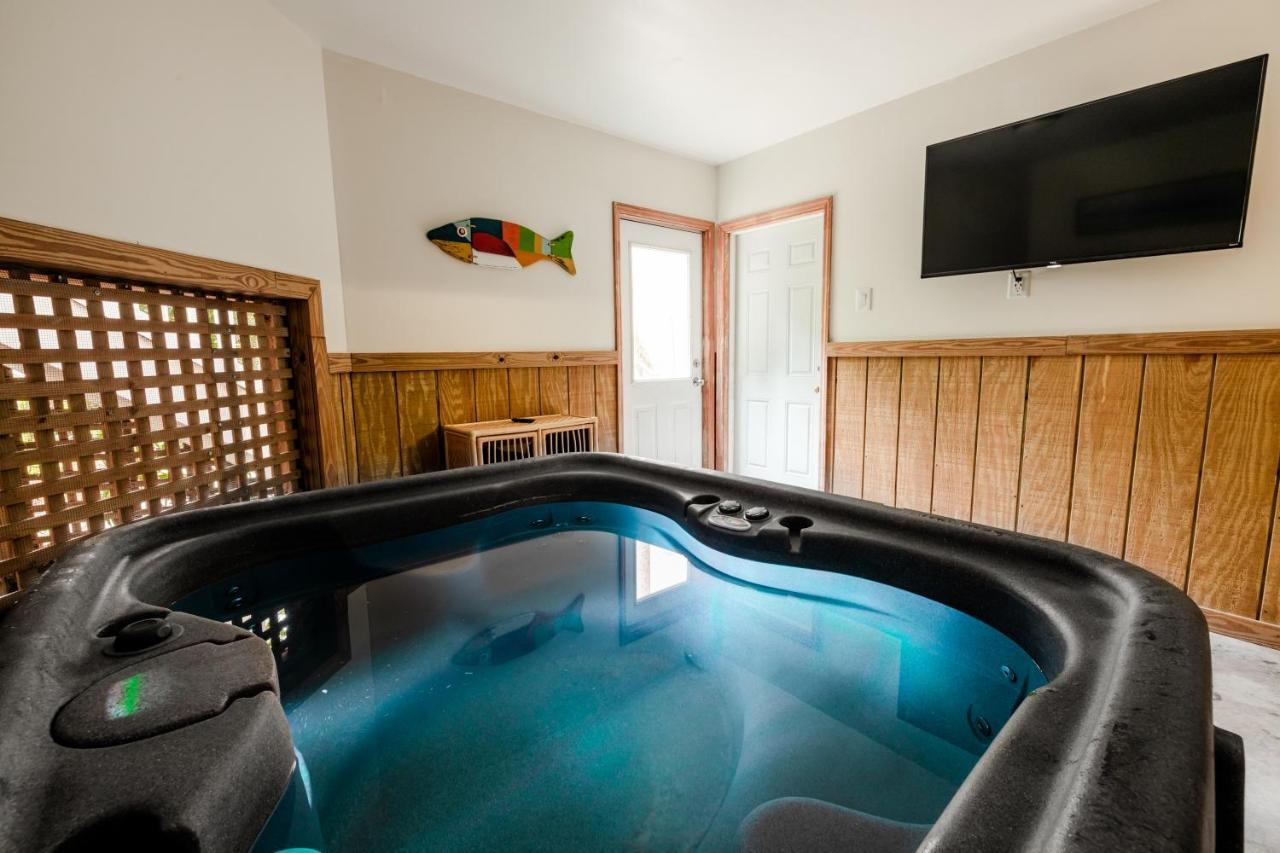 Steps From The 2nd Row Pool & Hot Tub *