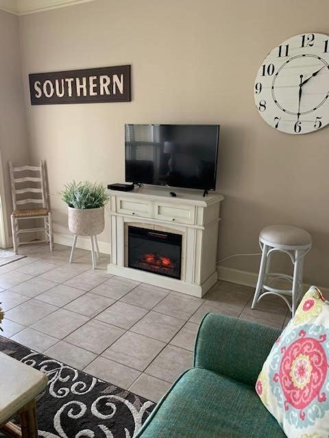507 North Shore Walk To Steps From Restaurants And Shops Sleeps 6 North Forest Holiday home