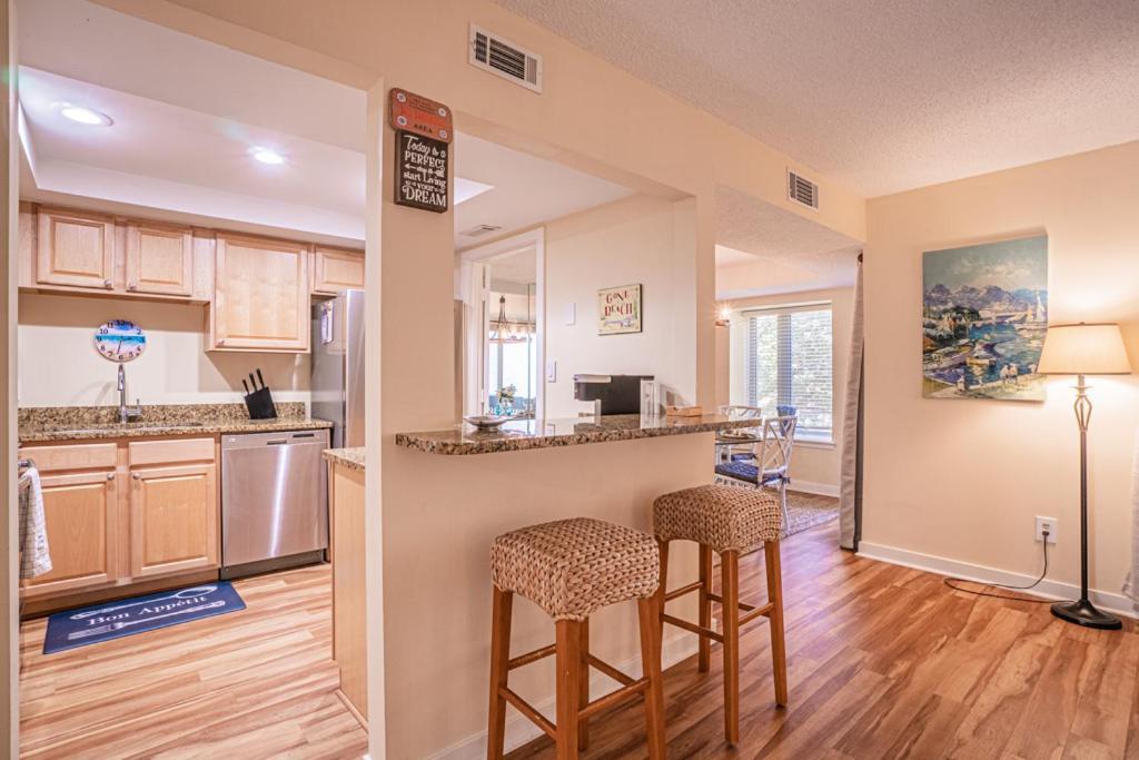 1686 Bluff Renovated Sleeps 8 Walk To Salty Dog Sea Pines