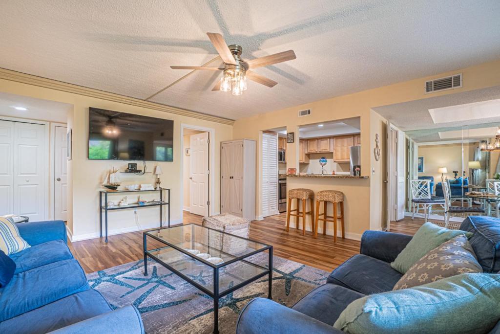 1686 Bluff Renovated Sleeps 8 Walk To Salty Dog Sea Pines Holiday home