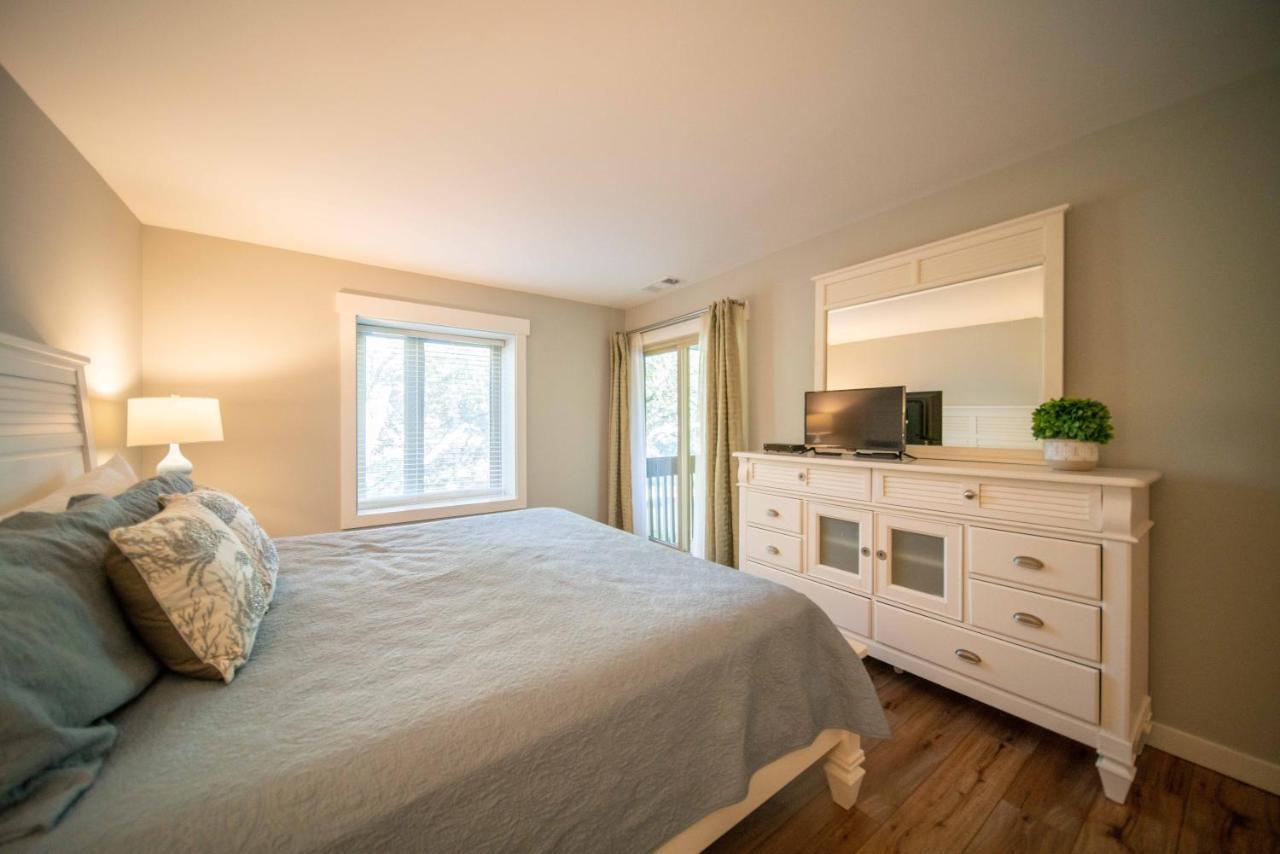 New Finishing Touches Added ! Walk To The Salty Dog South Sleeps 4 Sea Pines *
