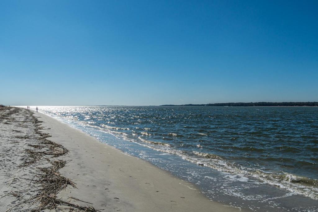 Holiday home New Finishing Touches Added ! Walk To The Salty Dog South Sleeps 4 Sea Pines *