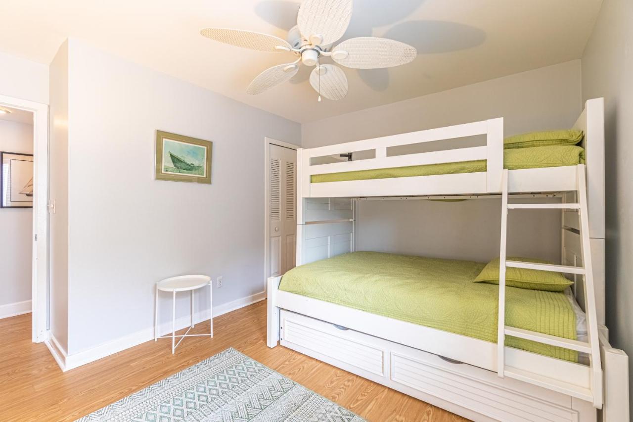 1762 Bluff Modern Updated Water Views Sleeps 8 Sea Pines Holiday home *