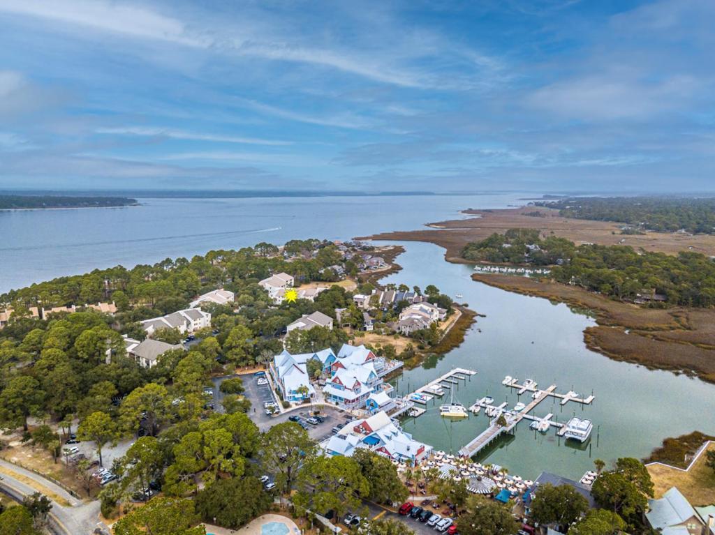 Holiday home 1737 Bluff Renovated Tommy Bahama Water Views Sleeps 6 Sea Pines *