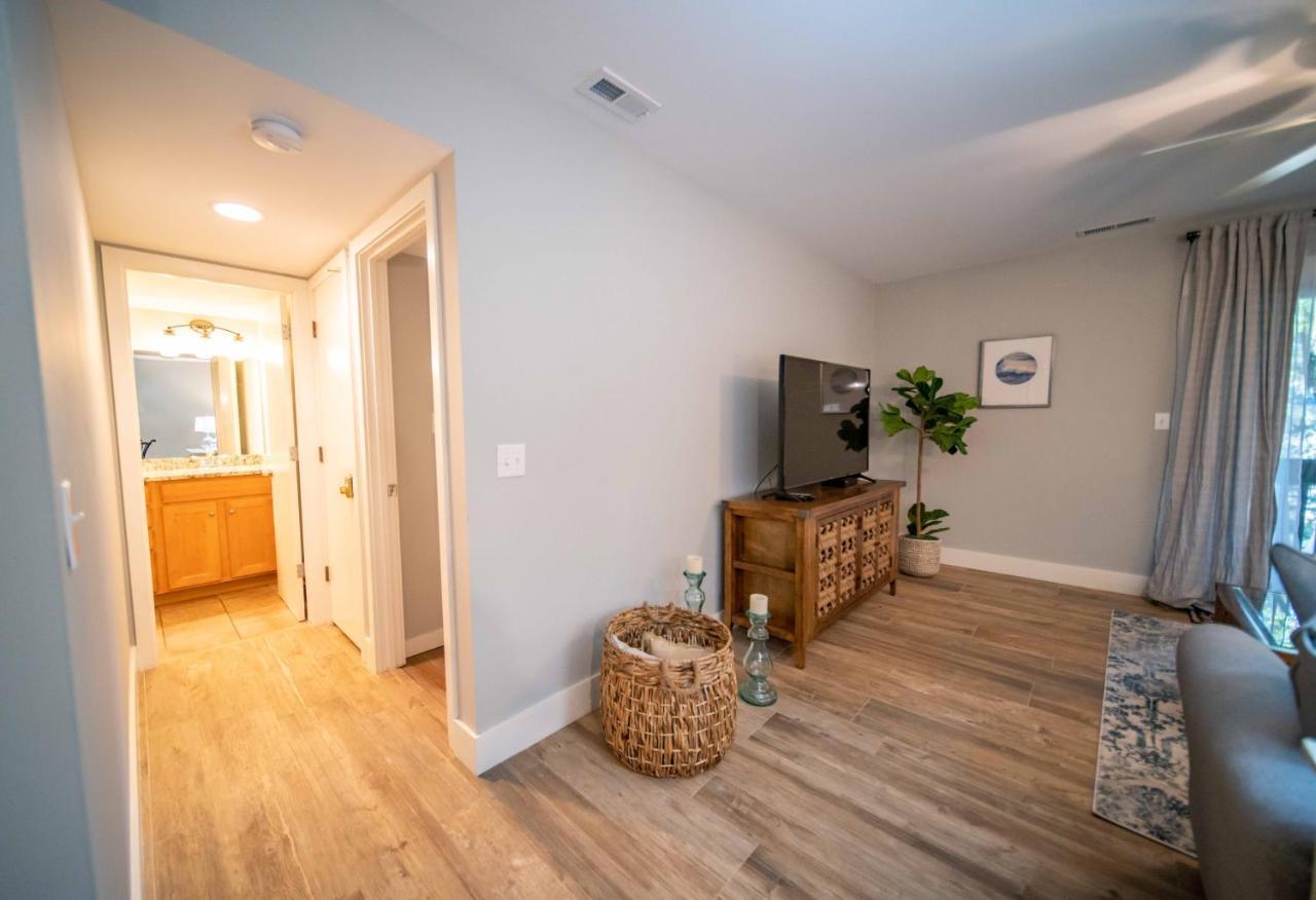 Holiday home New Finishing Touches Added ! Walk To The Salty Dog South Sleeps 4 Sea Pines *
