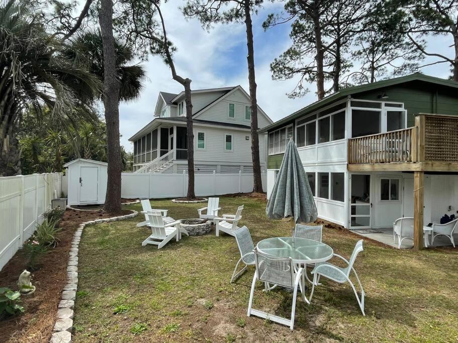 Renovated Cottage: 4th Row From The Beach! *