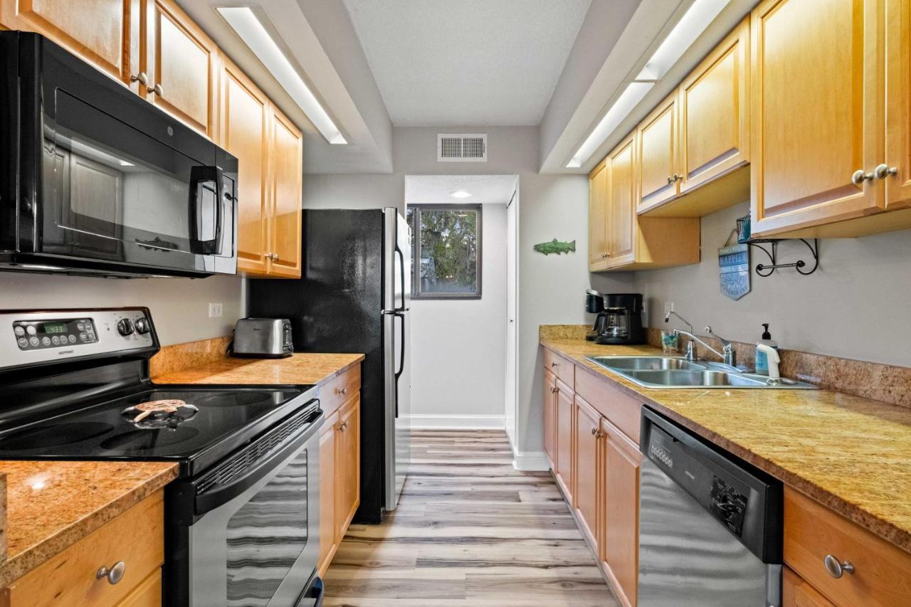 Coastal Oasis With Pool - Walk To Coligny Park