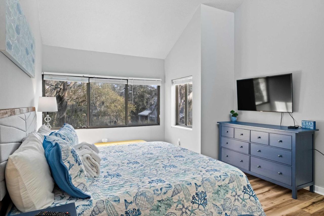 Coastal Oasis With Pool - Walk To Coligny Park * Hilton Head Island