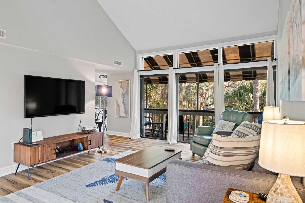 Apartment Coastal Oasis With Pool - Walk To Coligny Park Hilton Head Island