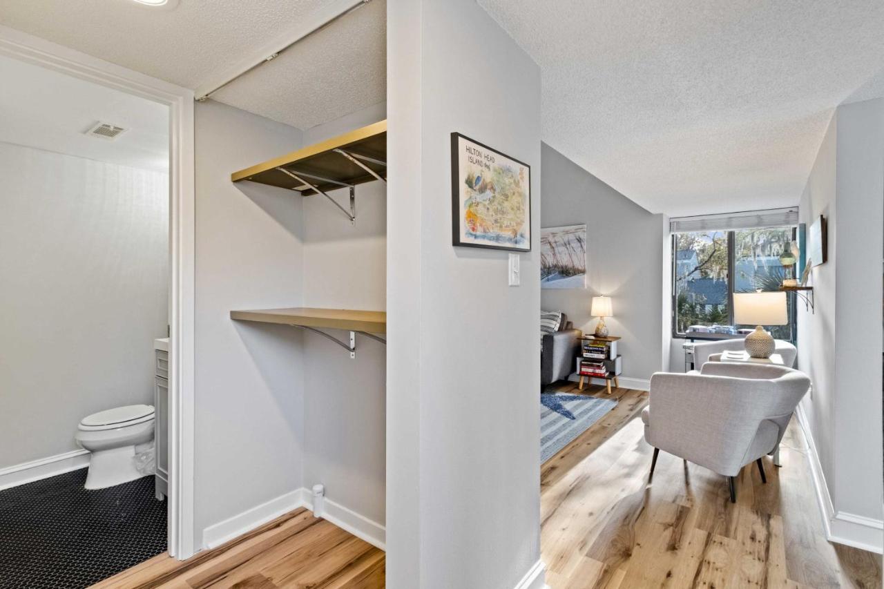 Coastal Oasis With Pool - Walk To Coligny Park Apartment