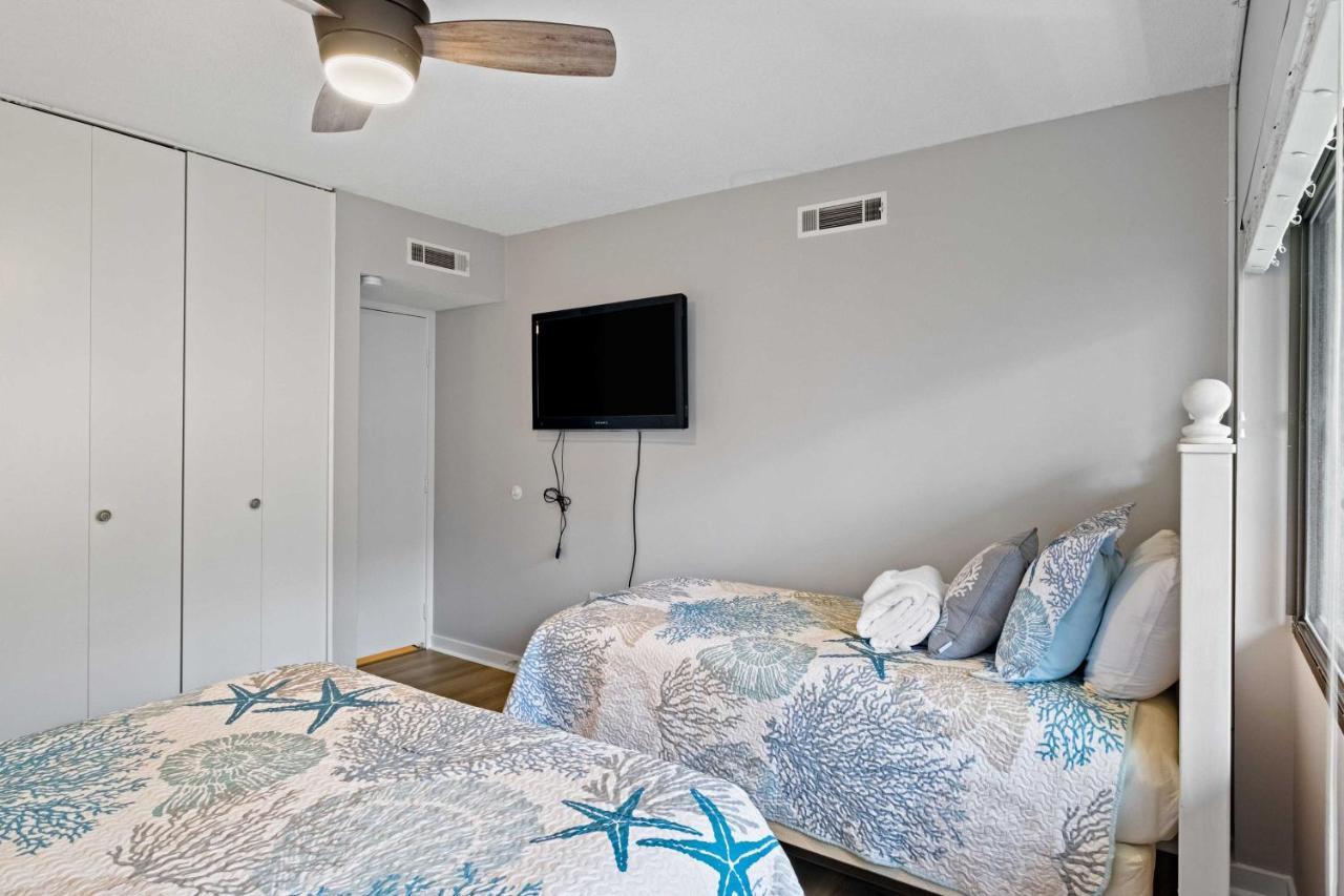 Coastal Oasis With Pool - Walk To Coligny Park