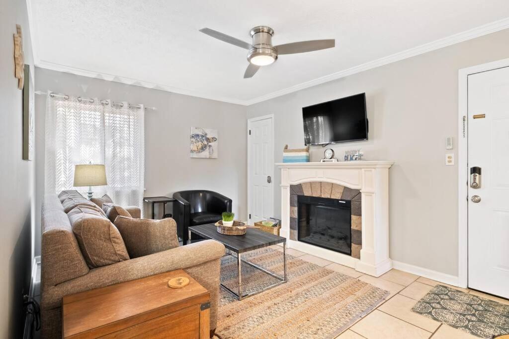 5 Min Walk To Beach- 2br1ba In The Dunes Apartment *