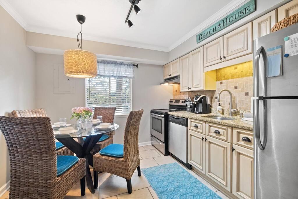 5 Min Walk To Beach- 2br1ba In The Dunes Apartment *