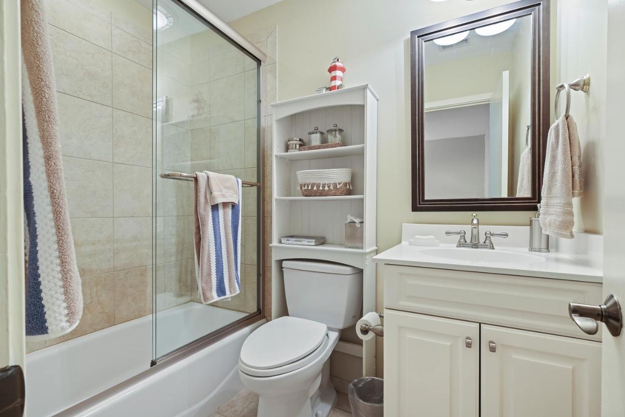 Wonderful Vacation Near The Shops And Restaurants Holiday home Hilton Head Island