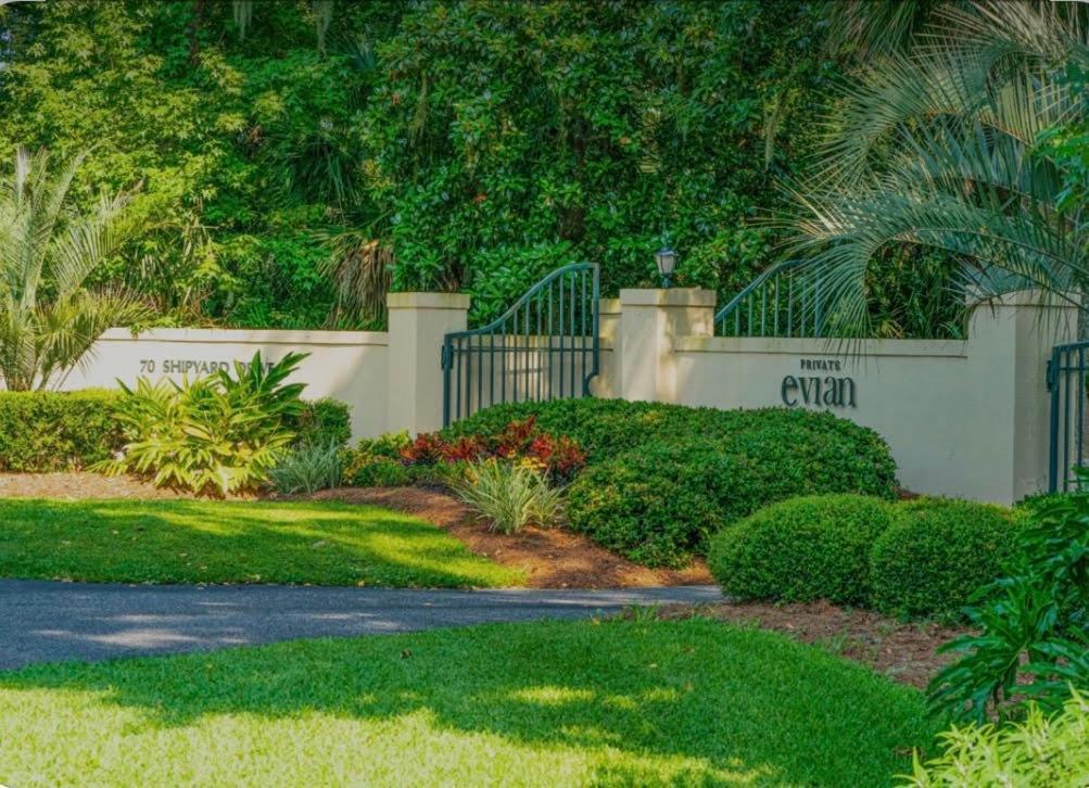 Kitchen King Bed In Master Bikes & Gear Included Free Shipyard Parking Pass Holiday home Hilton Head Island