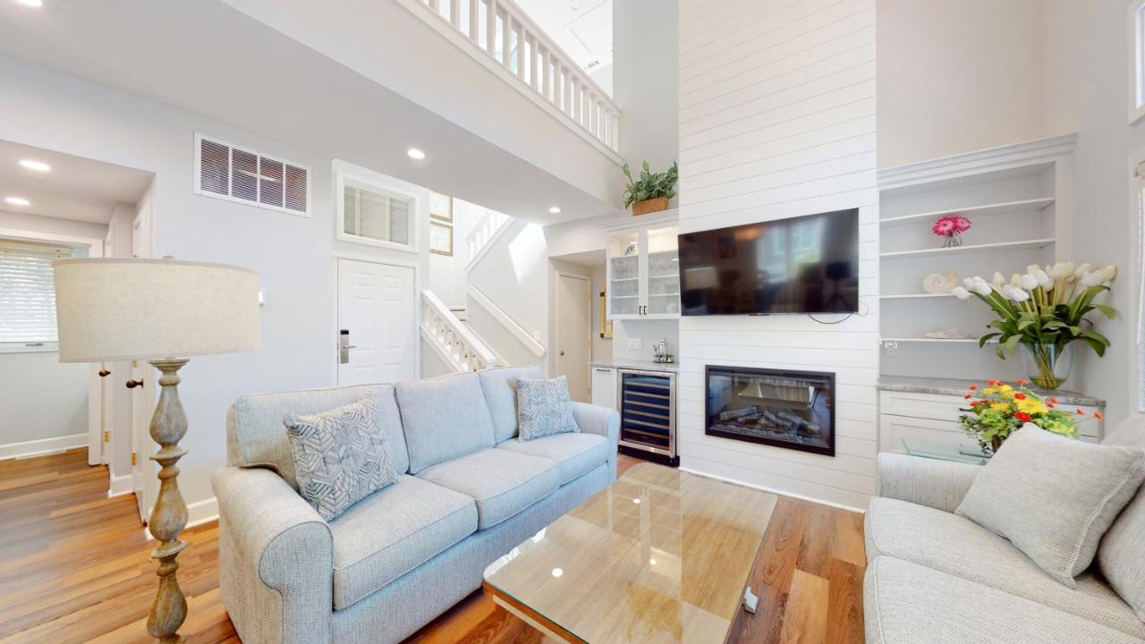 7621 Huntington Villa *