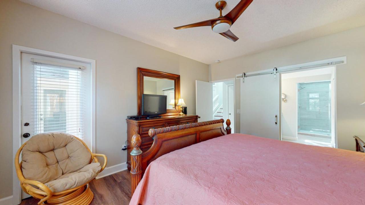 Villa 7621 Huntington *