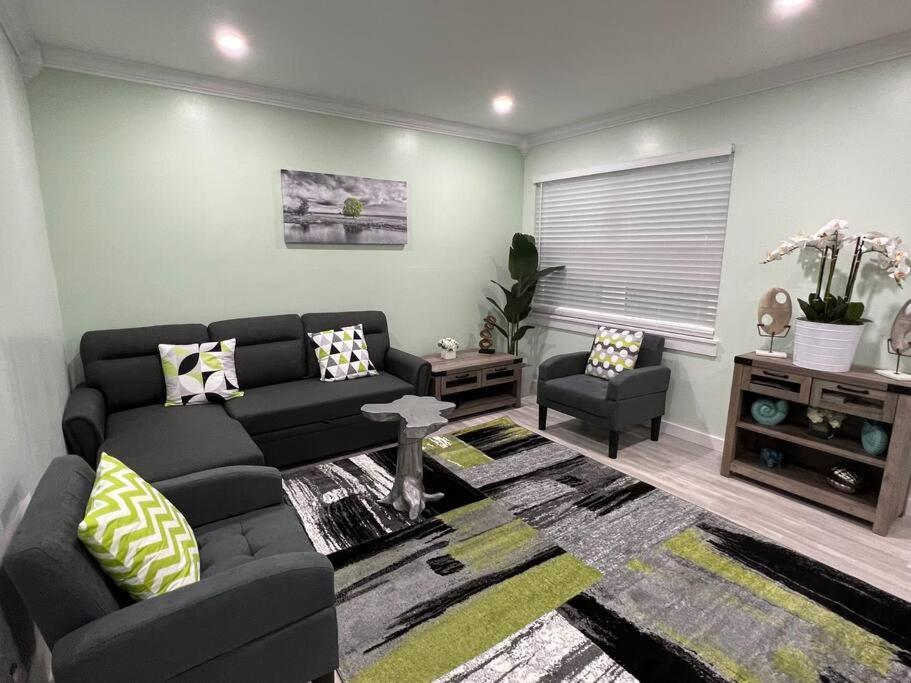 Tranquility In Paradise- 2 Bedroom W/parking *