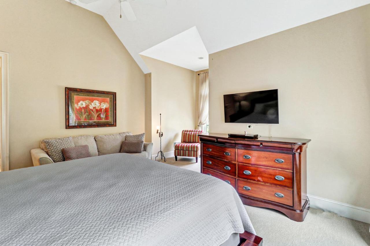 35 Red Oak Villa