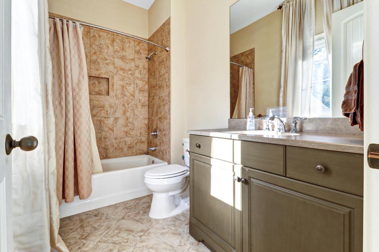 35 Red Oak Villa *
