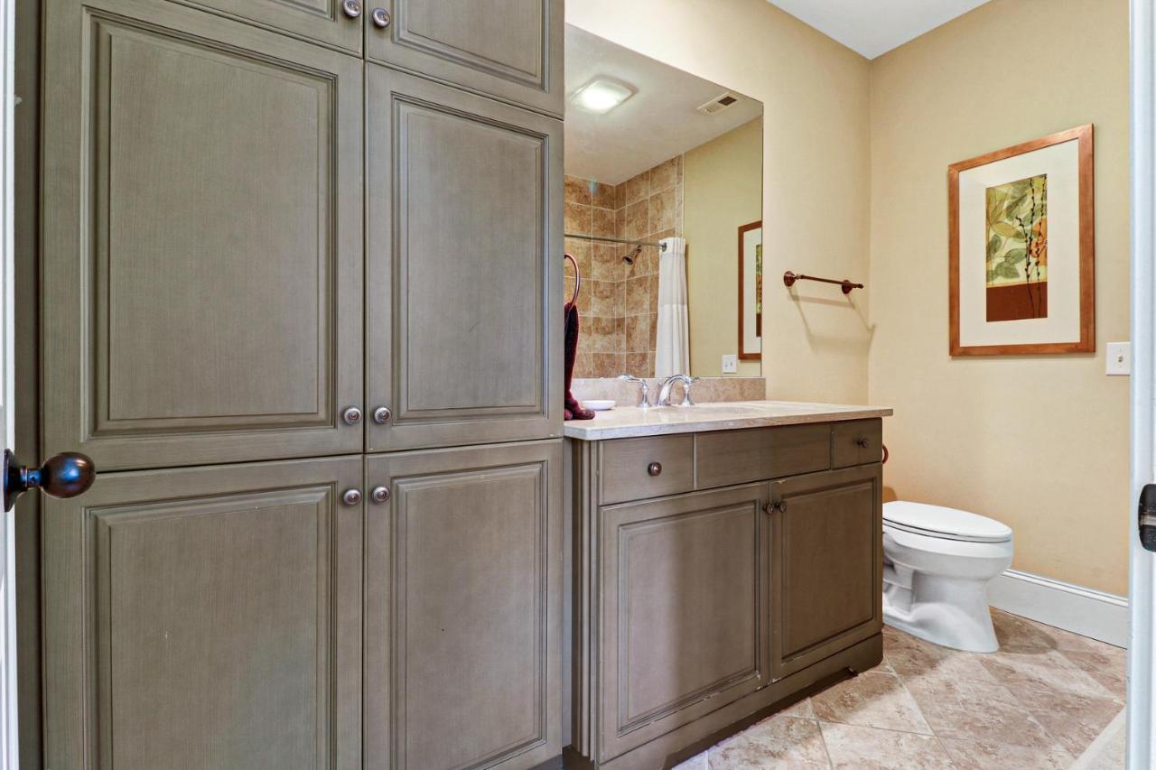 35 Red Oak Villa