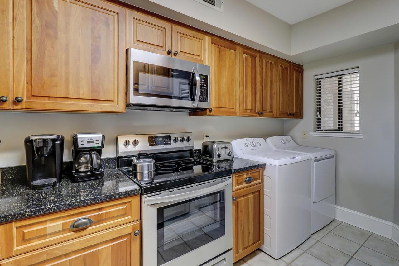 King Queen Bunk Beds Fold Out Couch Sleeps 8 Bikes & Gear Included Holiday home Hilton Head Island