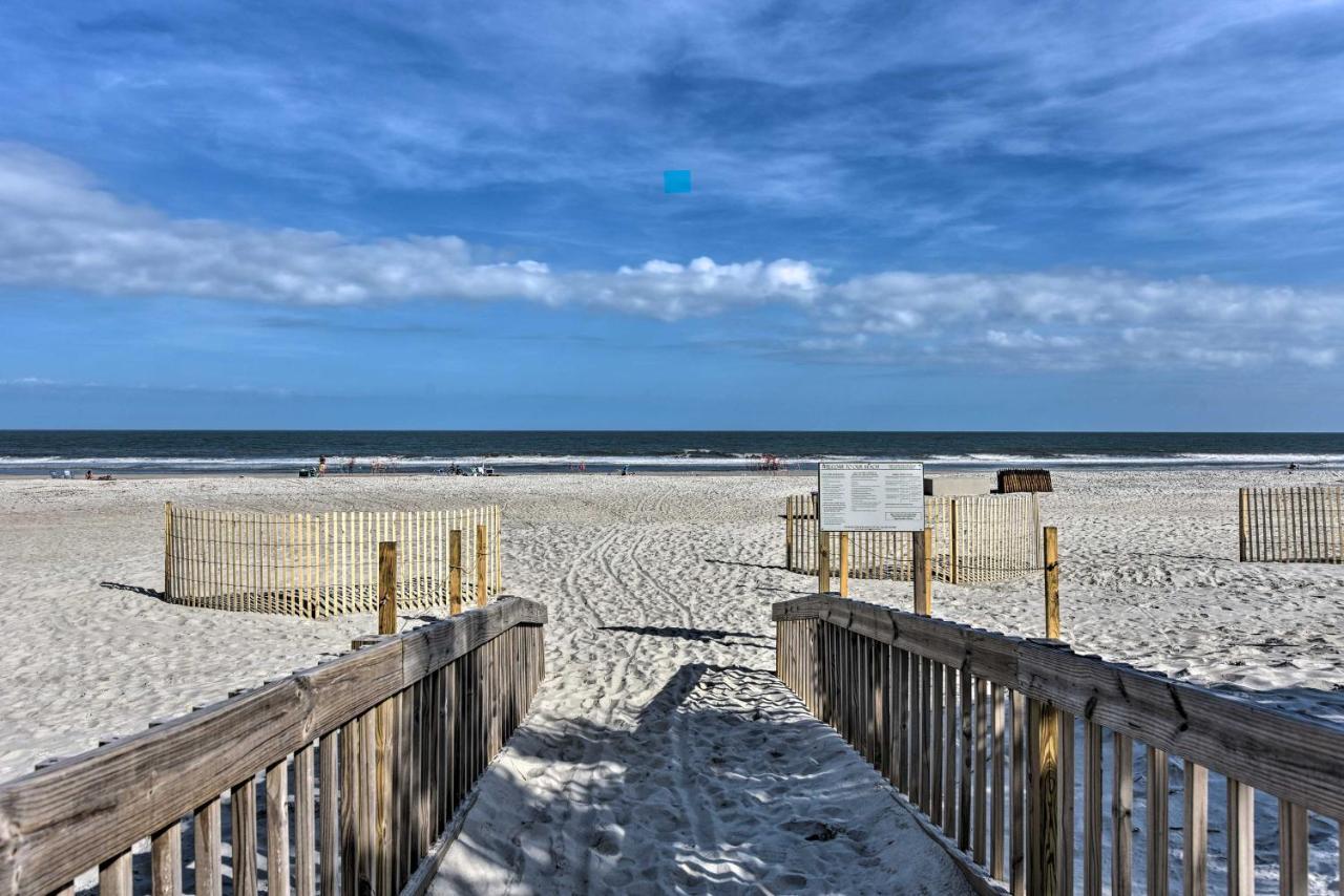 With Pool Less Than 1 Mi To Beach! *